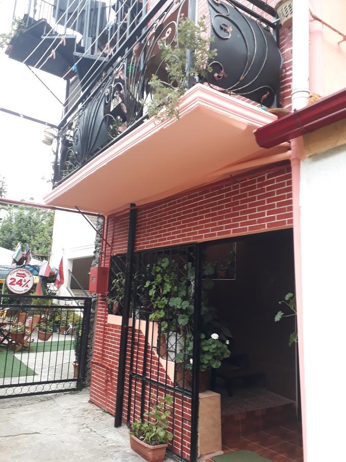 Guest House Nino باتومي المظهر الخارجي الصورة